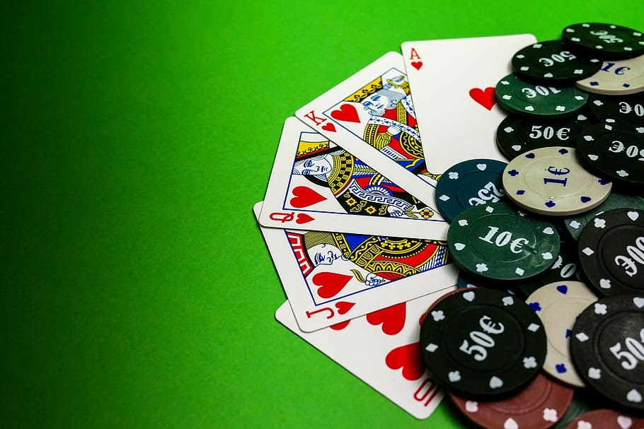 Theo dõi cẩn thận cách đối thủ đánh bài
